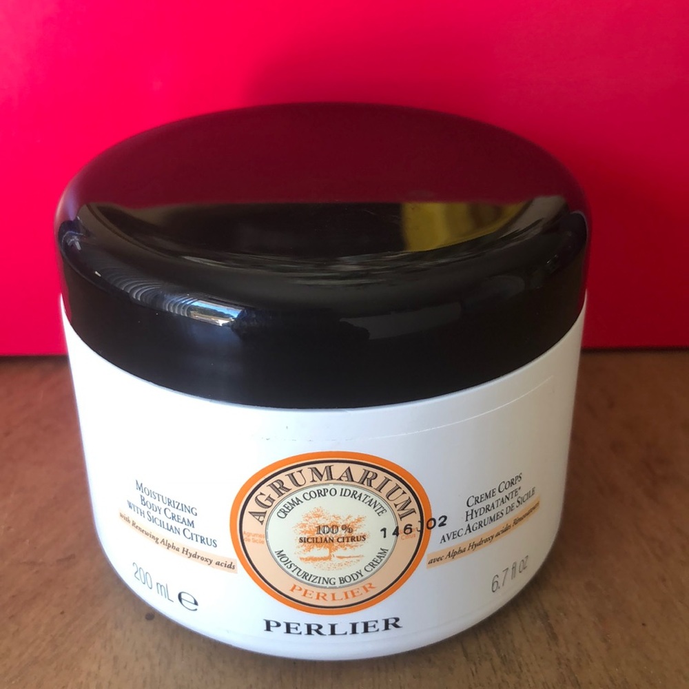 Moisturizing body cream